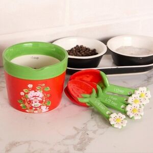 Charming Floral Measuring Set - Red and Green